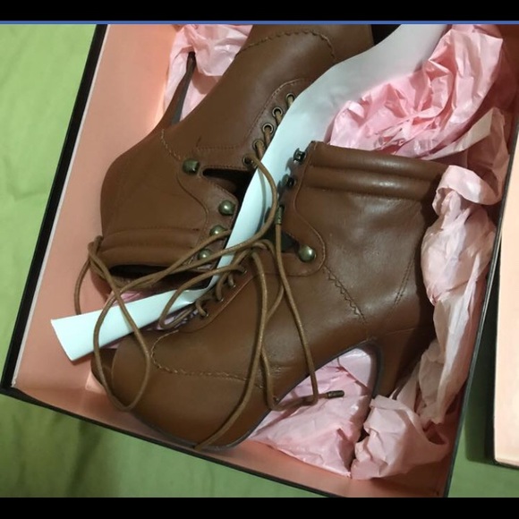 Steve Madden booties. Sizes 7 and 7.5 - Picture 3 of 3